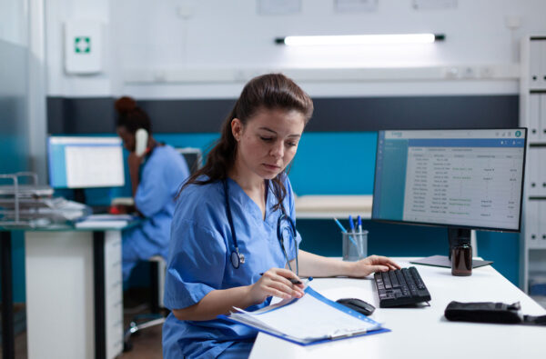 Healthcare professional using HSE software in a hospital to manage occupational risk prevention